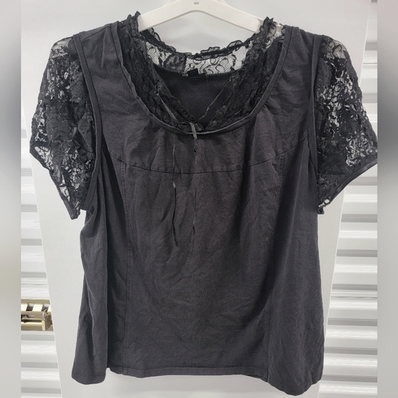 Torrid Hot Topic lace sleeve top - Picture 1 of 7